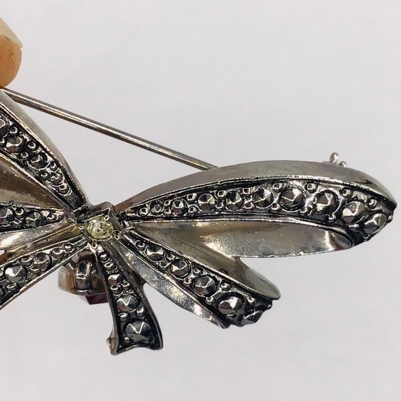 VINTAGE Avon Brooch Birthday Bow Faux Ruby Birthstone Silver Tone Rhin… - Picture 3 of 7